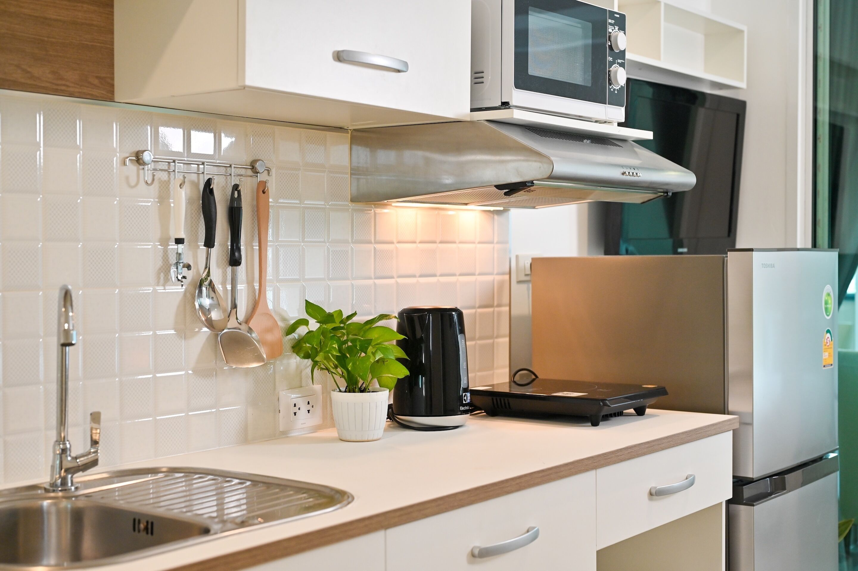 junior room | private kitchen | fridge, microwave