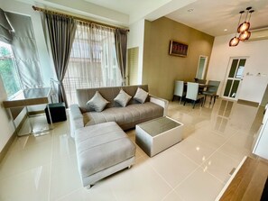 1 Bedroom Suite | In-room safe, blackout curtains, soundproofing, free WiFi