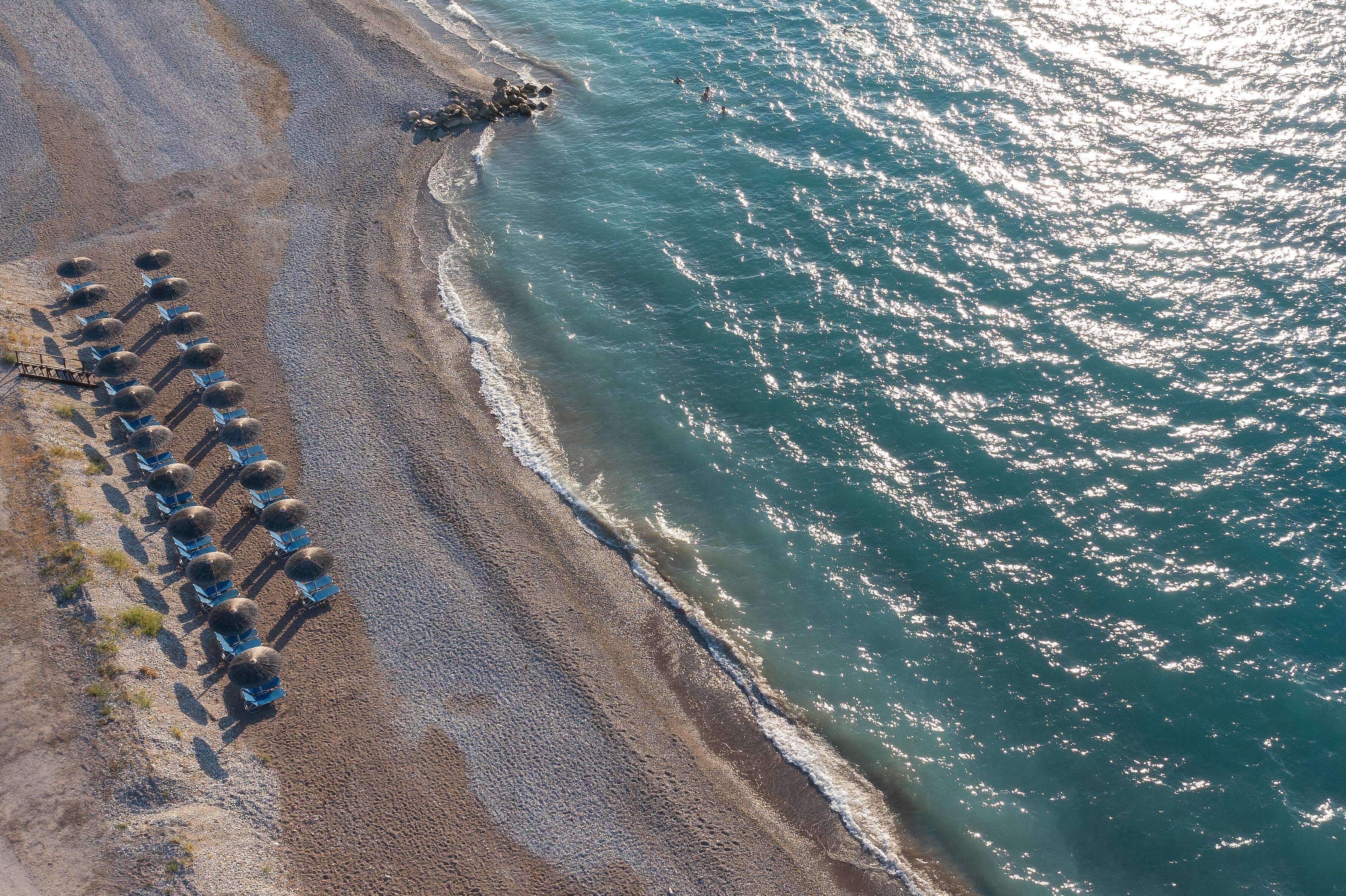 Private beach nearby, black sand, snorkelling, windsurfing