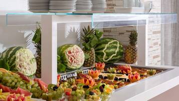 Lunch and dinner served