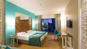 Standard Room, Pool View | Minibar (free items), soundproofing, WiFi (free), bed sheets