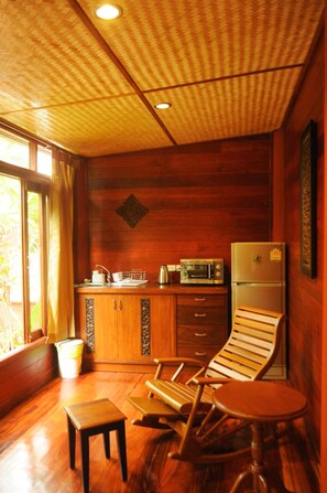 เครื่องชงกาแฟ/ชา, ตู้เย็น, กาต้มน้ำไฟฟ้า, เครื่องครัว/จาน/ช้อนส้อม
