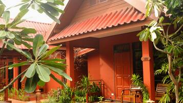 Pond View Villa | Minibar, in-room safe, blackout curtains, iron/ironing board