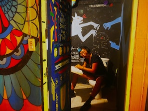 Combined shower/bathtub, hair dryer, towels - The Overstay Art Hostel (Bangkok)