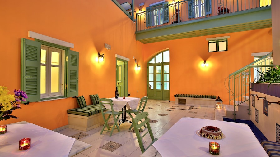 Efchi Suites 1904