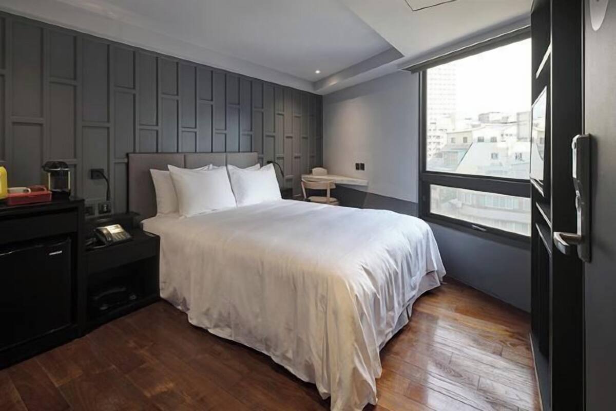 Down duvets, in-room safe, iron/ironing board, free WiFi