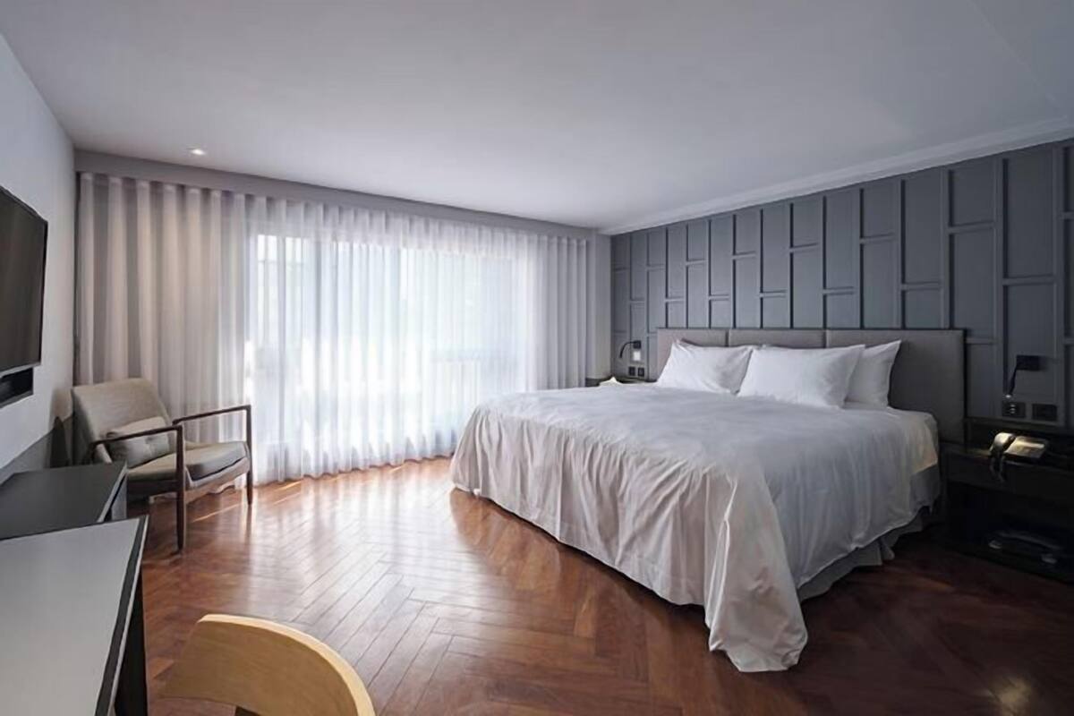 Down duvets, in-room safe, iron/ironing board, free WiFi