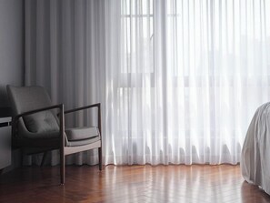 Deluxe dubbelrum | Duntäcken, värdeförvaringsskåp på rummet och strykjärn/strykbräda