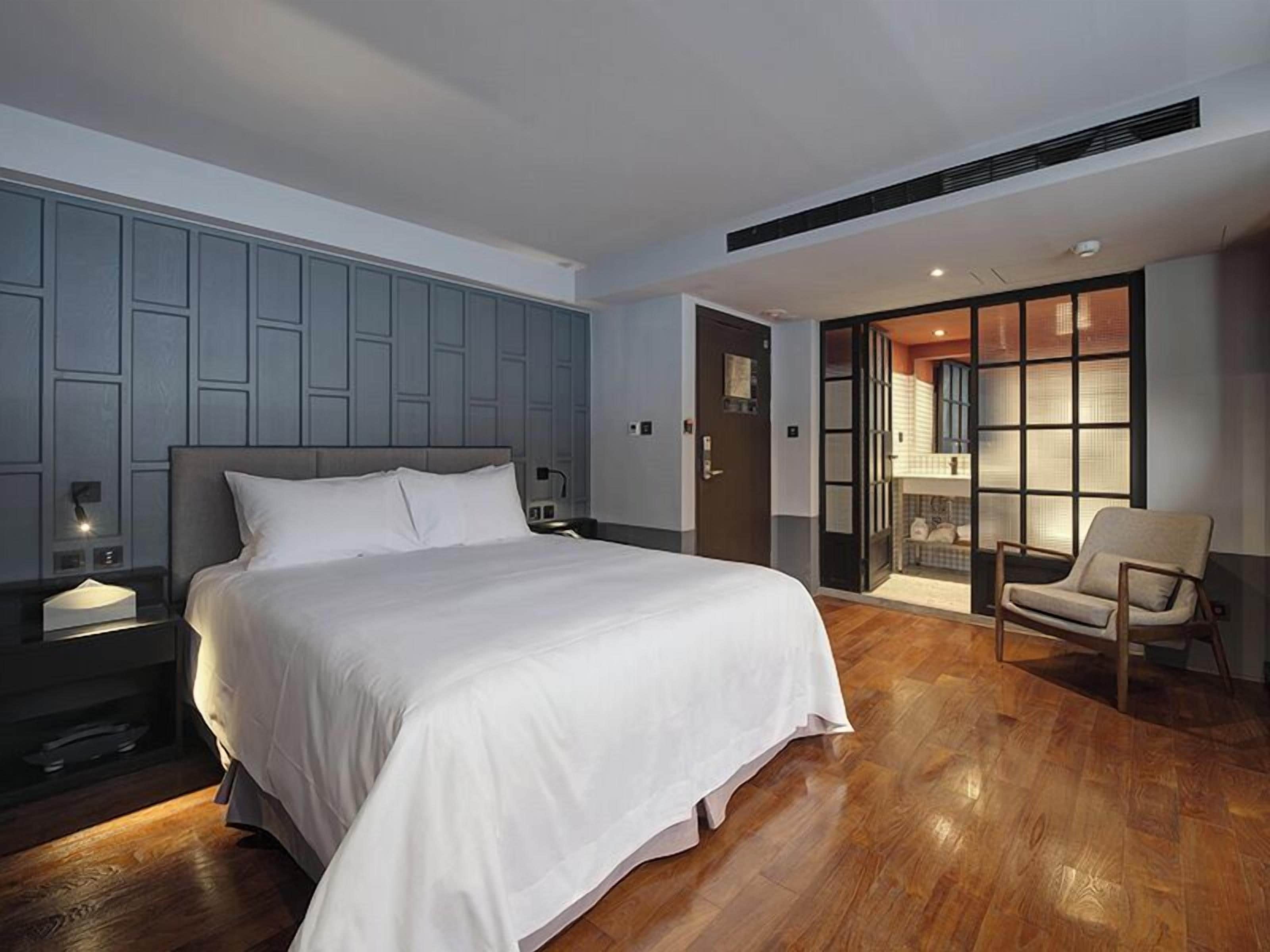 standard double room | 1 bedroom, down duvets, in-room safe, iron/ironing board