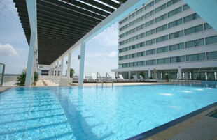 Kolam renang terbuka, kerusi lepak pantai