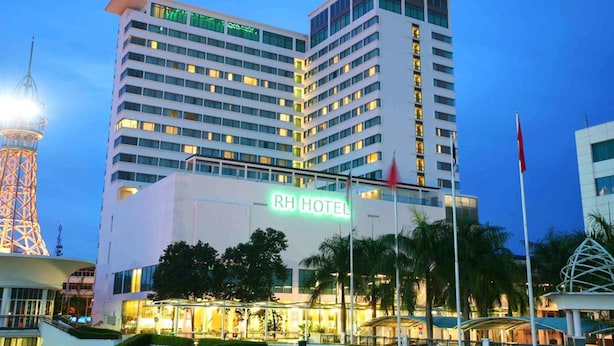 Front of property - evening/night - RH Hotel (Sibu)
