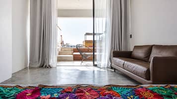 Studio Suite Panorama, 1 kamar tidur, teras, pemandangan kota | Ruang kerja ramah laptop, setrika/meja setrika, dan Wi-Fi gratis