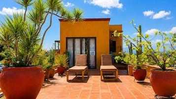 Apartamento júnior, 1 cama King, cozinha americana, vista para a montanha | Terraço/pátio