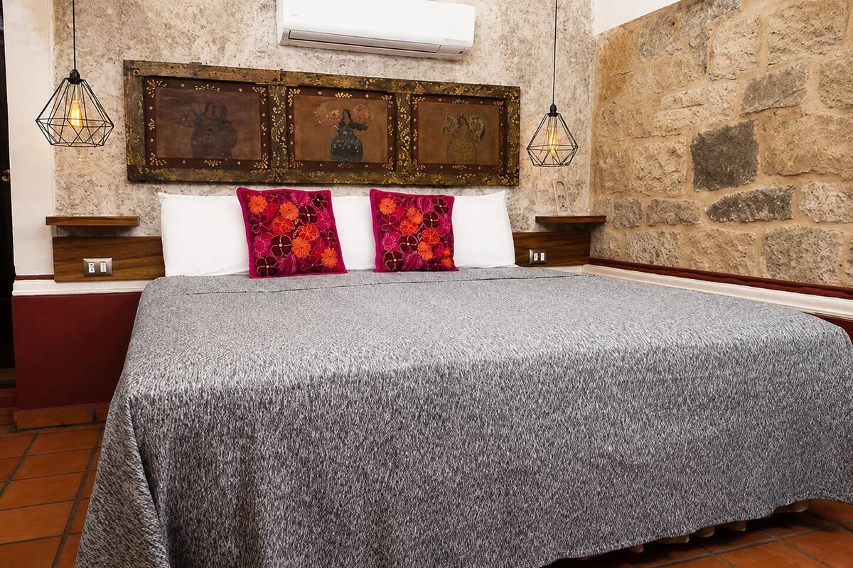 Comfort Studio | Laptop workspace, iron/ironing board (on request), free WiFi, bed sheets