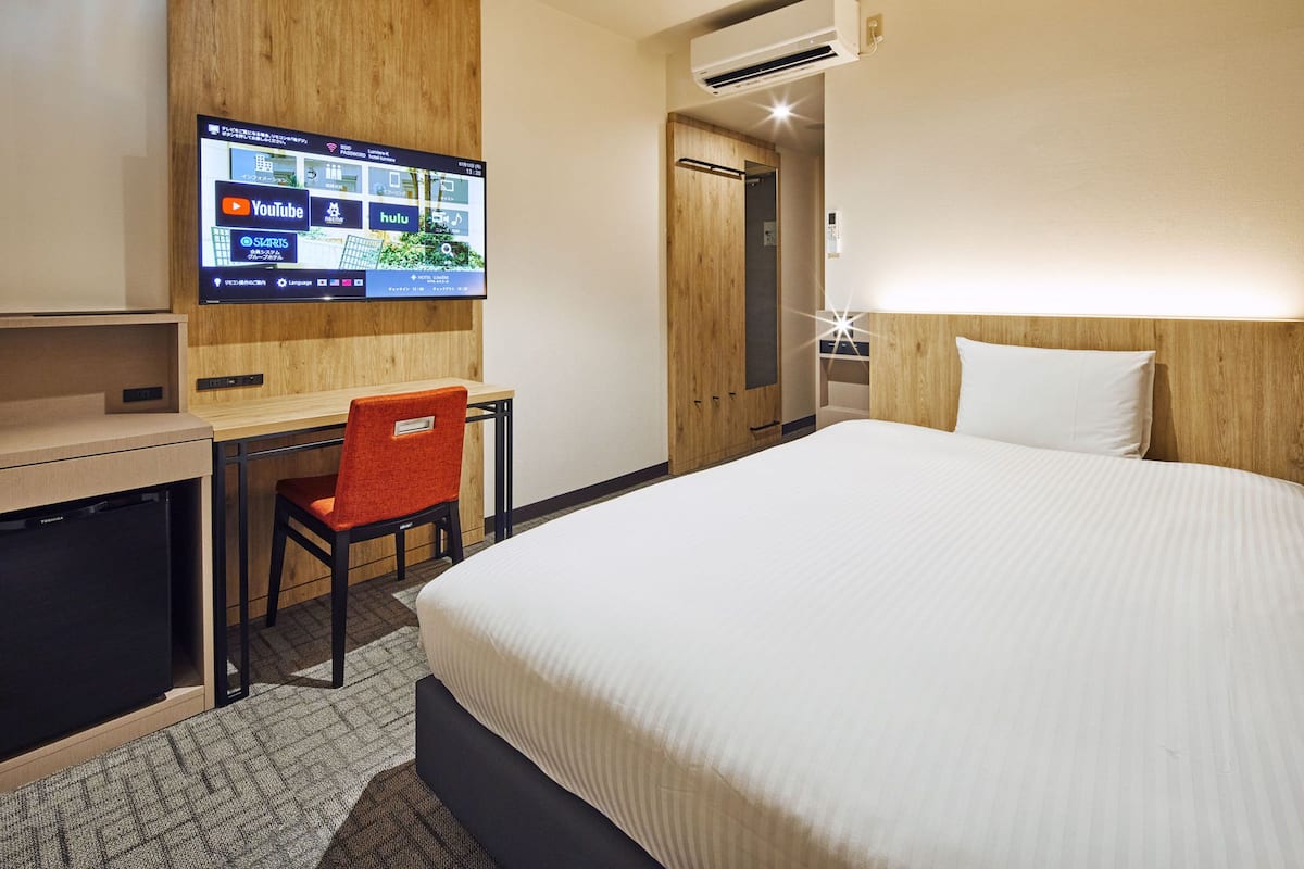 Desk, iron/ironing board, free WiFi, bed sheets