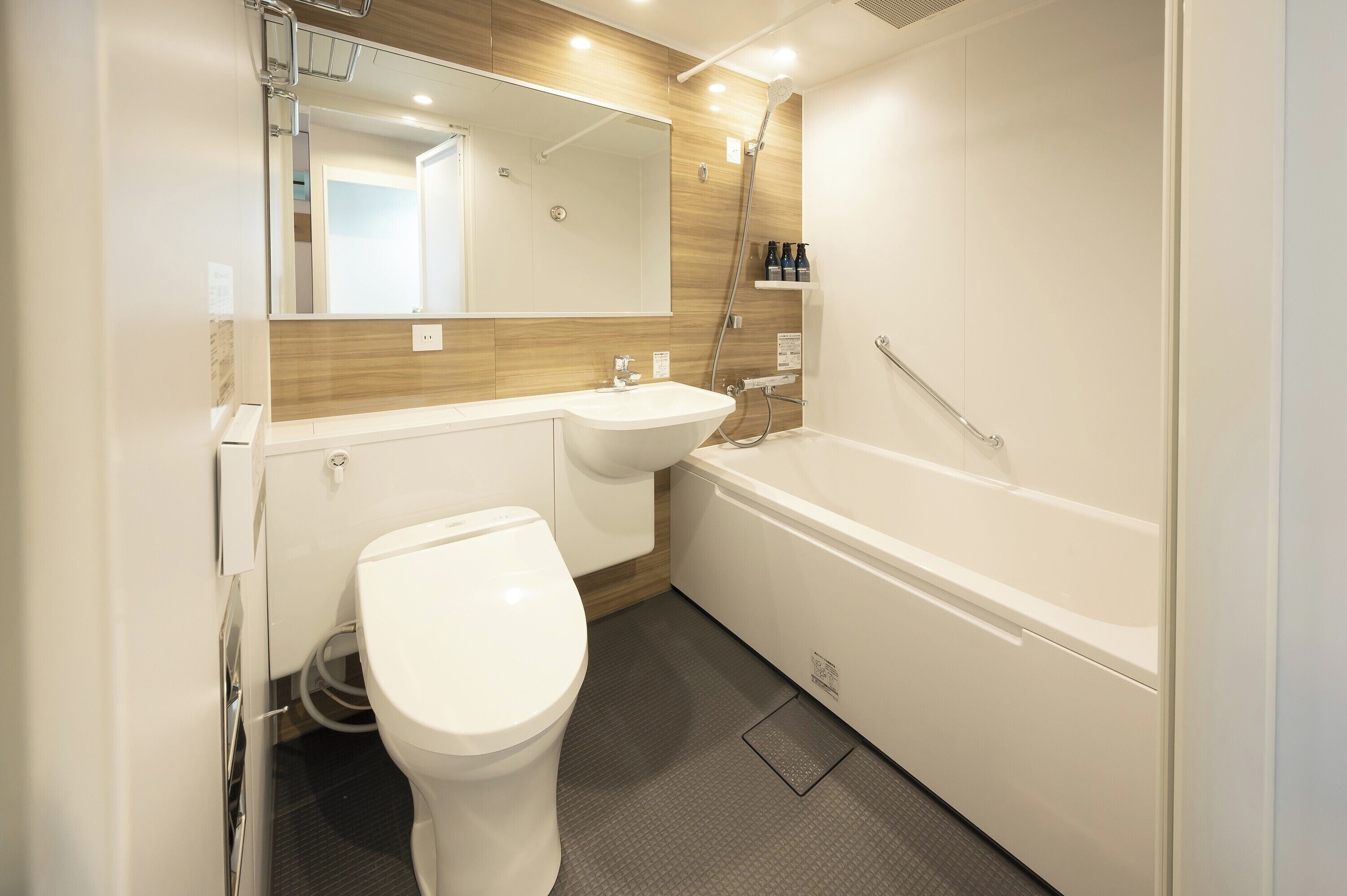 combined shower/bathtub, free toiletries, hair dryer, slippers