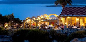 Aamiainen, lounas ja illallinen; kansainvälinen keittiö