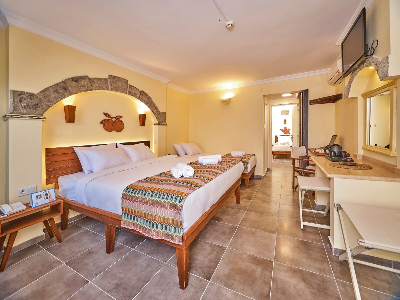 高級客房, 2 間臥室, 花園景 | 高級寢具、迷你吧、房內夾萬、免費嬰兒床