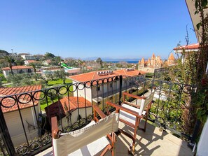 家庭客房, 部分海景 | 高級寢具、迷你吧、房內夾萬、免費嬰兒床