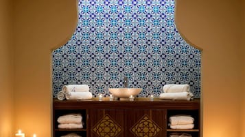 Sauna, Turkish bath/hammam, body treatments, aromatherapy