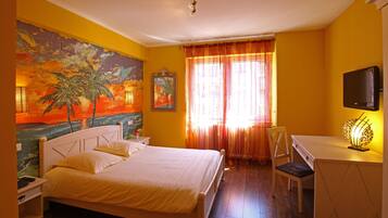 Habitación Confort doble | Caja fuerte, escritorio, cortinas opacas y sistema de insonorización