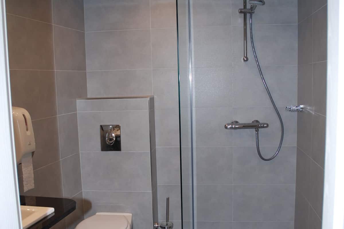 comfort double room | bathroom | hair dryer, towels