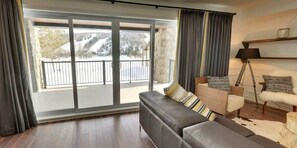 Téléviseur à écran plat, foyer