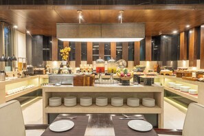 Free buffet breakfast 