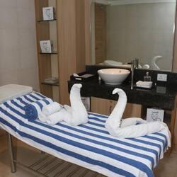 Soins corporels, soins d'aromathérapie, massages des tissus profonds