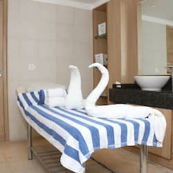 Soins corporels, soins d'aromathérapie, massages des tissus profonds
