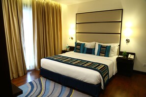 Minibar, in-room safe, soundproofing, iron/ironing board - Country Inn & Suites by Radisson, Bhiwadi (Tijara)