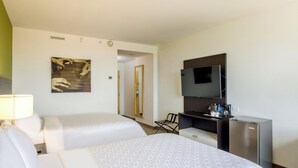 Hypo-allergenic bedding available, in-room safe, desk, laptop workspace - Holiday Inn Express Managua by IHG (Managua)