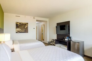 Hypo-allergenic bedding, in-room safe, desk, laptop workspace - Holiday Inn Express Managua by IHG (Managua)