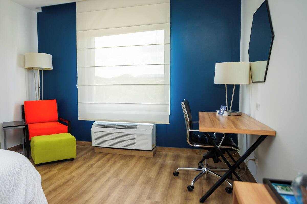 Hypo-allergenic bedding, in-room safe, desk, laptop workspace