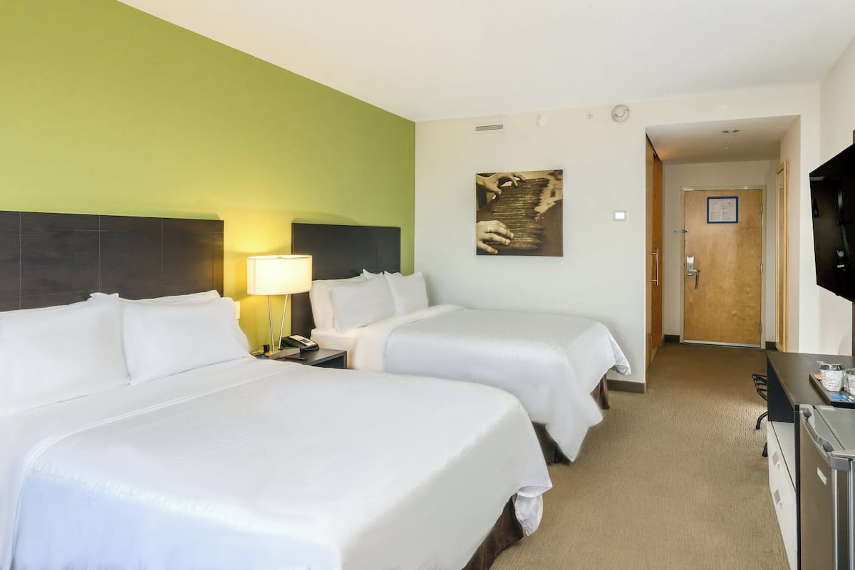 Hypo-allergenic bedding, in-room safe, desk, laptop workspace