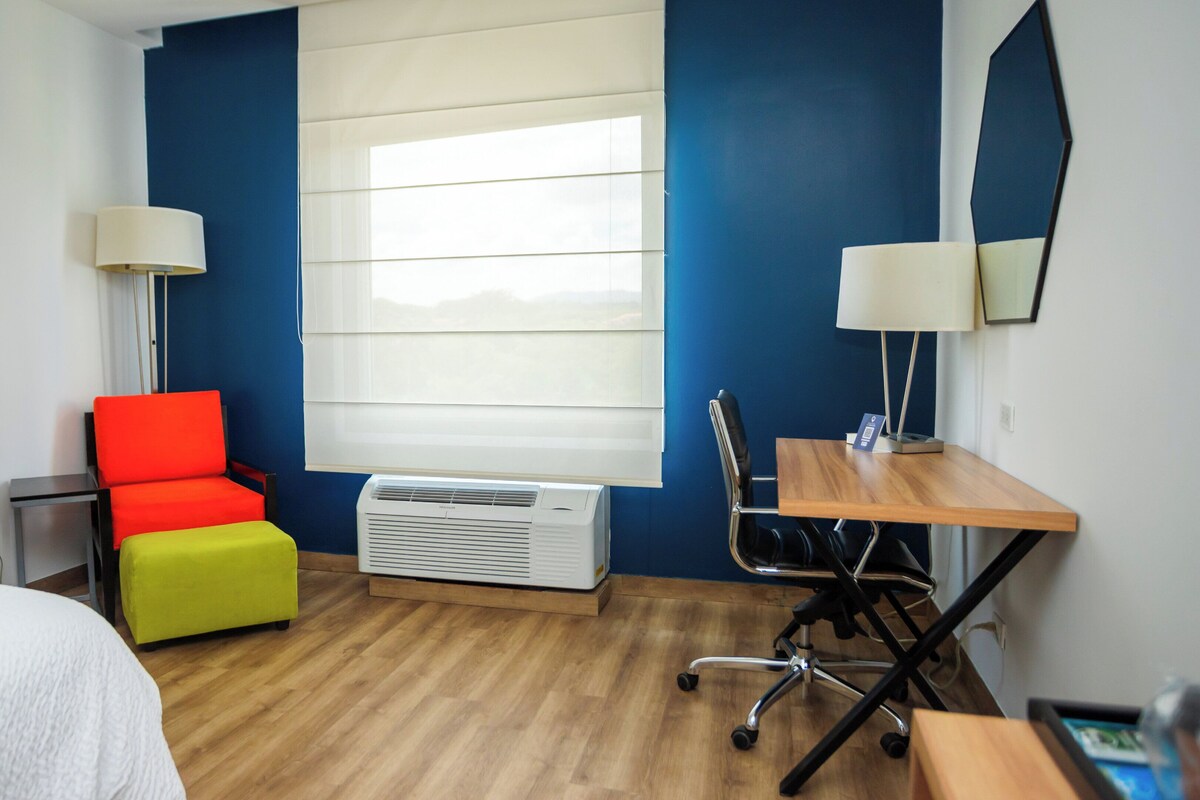 Hypo-allergenic bedding, in-room safe, desk, laptop workspace