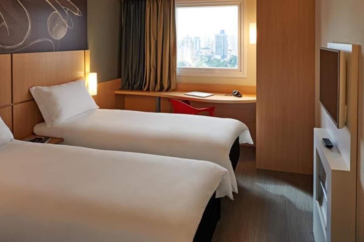 standard apartment, 2 single beds | minibar, in-room safe, desk, blackout curtains