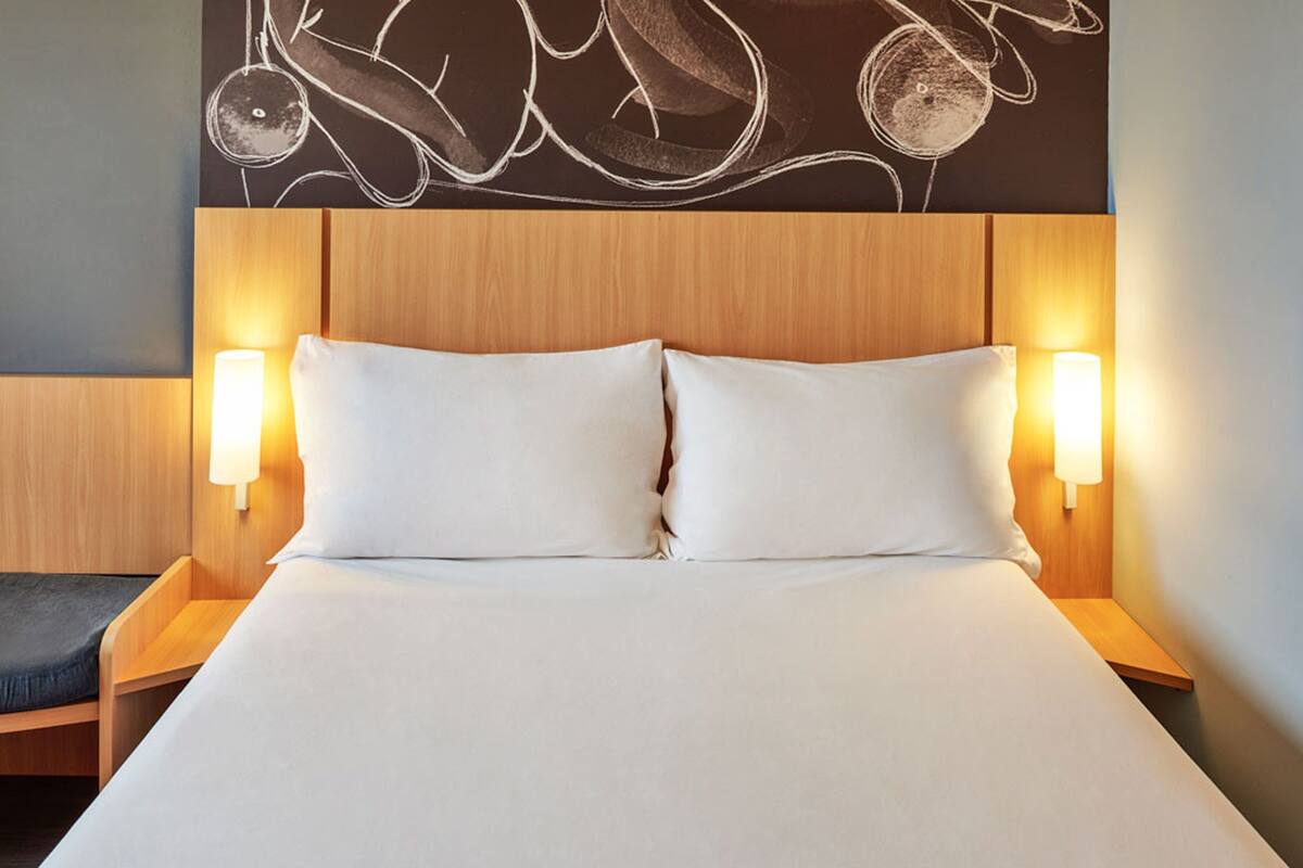 standard apartment, 1 double bed | minibar, in-room safe, desk, blackout curtains