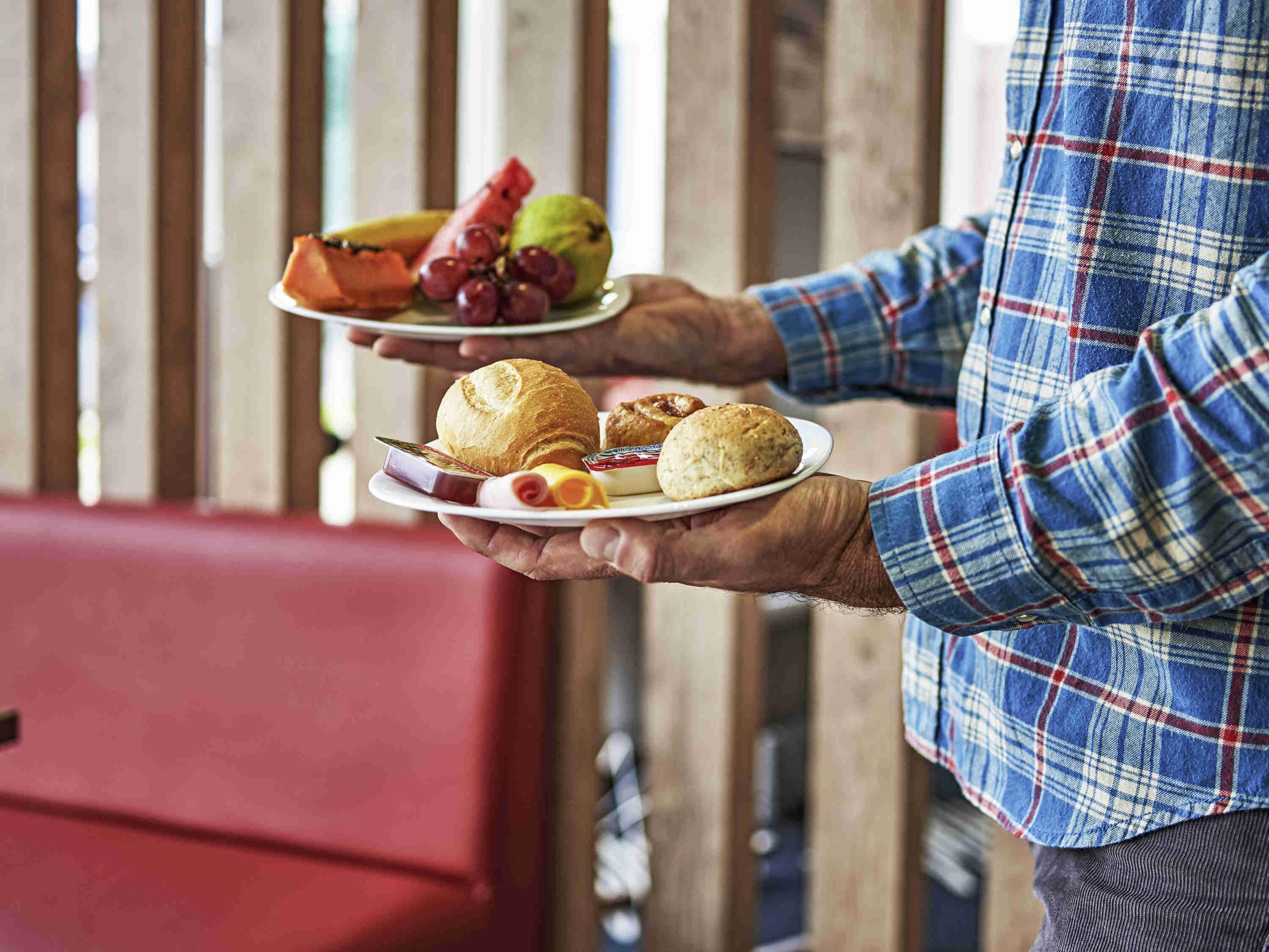 daily buffet breakfast (brl 53.00 per person)