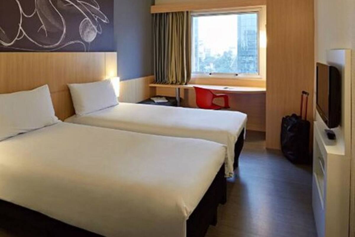 standard apartment, 2 single beds | minibar, in-room safe, desk, blackout curtains