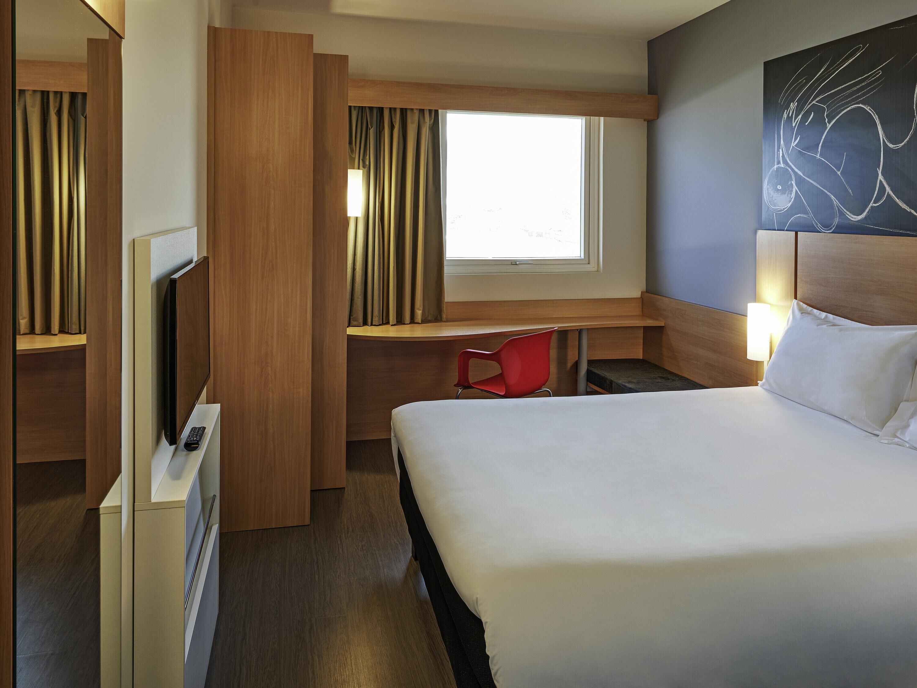 Minibar, in-room safe, desk, blackout drapes