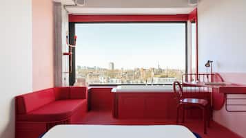 Deluxe Double Room with Bath | Living area