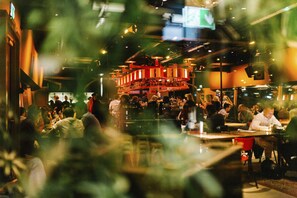 아침 식사, 점심 식사, 저녁 식사 제공, 세계 요리