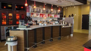 Café da manhã e jantar