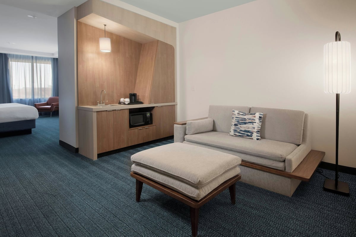 Hypo-allergenic bedding, desk, iron/ironing board, free WiFi