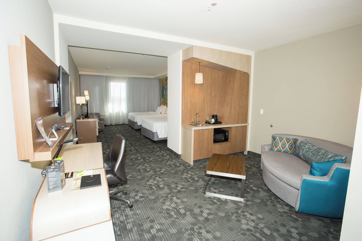 Hypo-allergenic bedding, desk, iron/ironing board, free WiFi