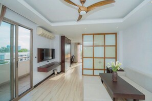 Living area - Dana Pearl Hotel (Da Nang)