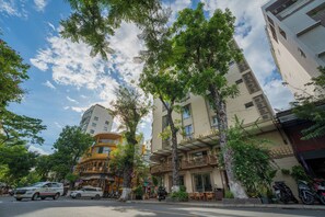 Front of property - Dana Pearl Hotel (Da Nang)