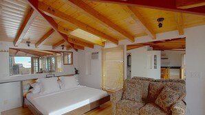 套房, 2 间卧室, 海洋景观 (1 King and 1 Queen Bed) | 熨斗/熨板、免费 WiFi、床单