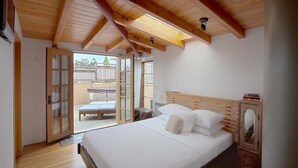 套房, 2 间卧室, 海洋景观 (1 King and 1 Queen Bed) | 熨斗/熨板、免费 WiFi、床单